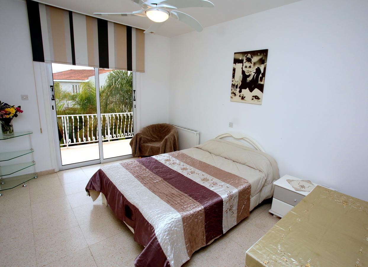 The White House Villa Larnaca Bagian luar foto