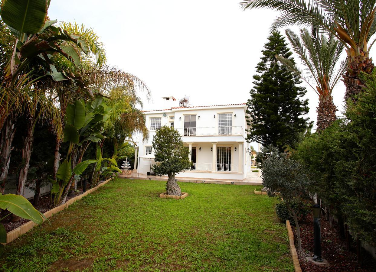 The White House Villa Larnaca Bagian luar foto