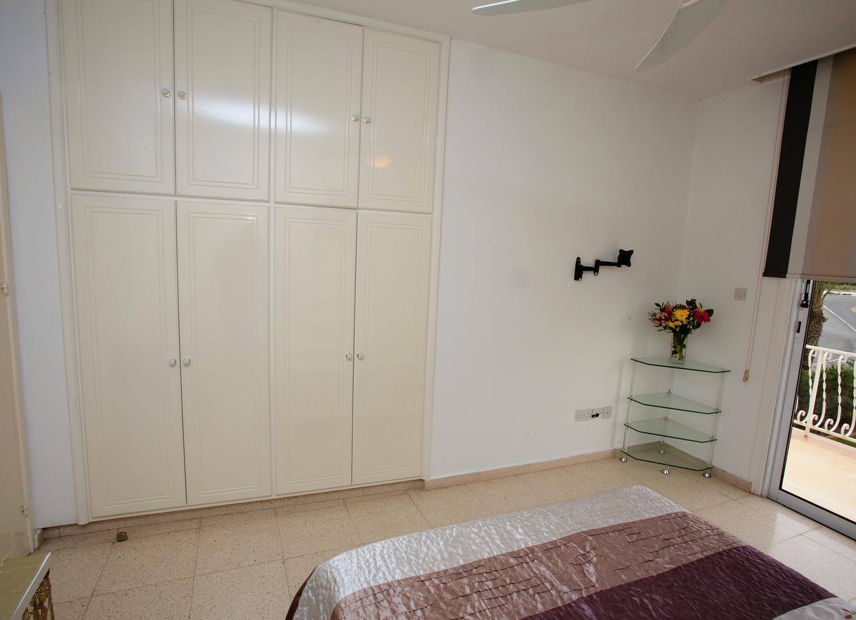 The White House Villa Larnaca Bagian luar foto