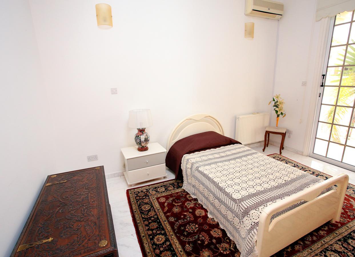 The White House Villa Larnaca Bagian luar foto