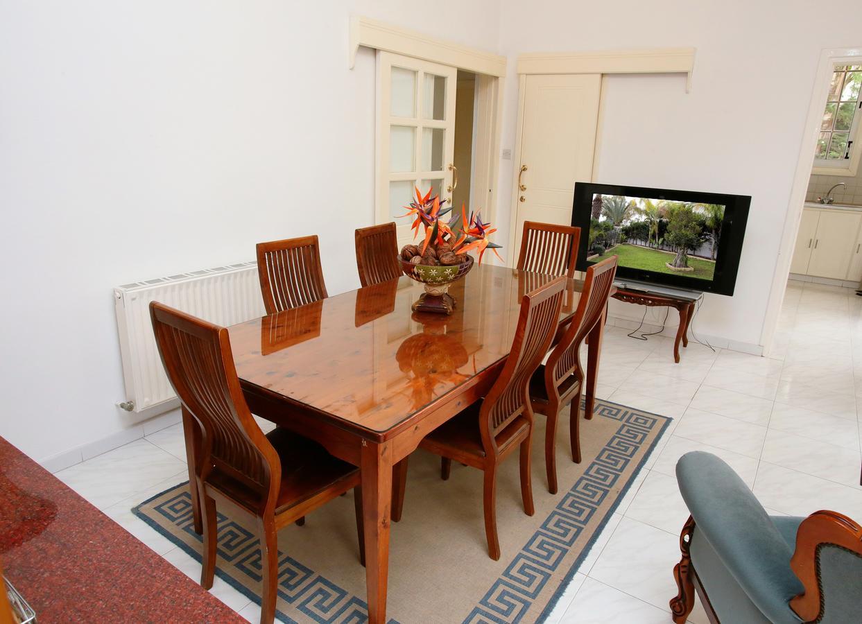 The White House Villa Larnaca Bagian luar foto