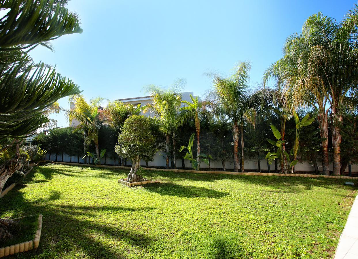 The White House Villa Larnaca Bagian luar foto